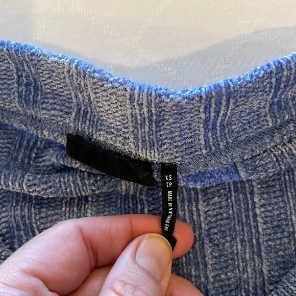 Urban Outfitters out from under Charlie Chenille‎ V-neck sweater women’s XS EUC - Picture 6 of 7